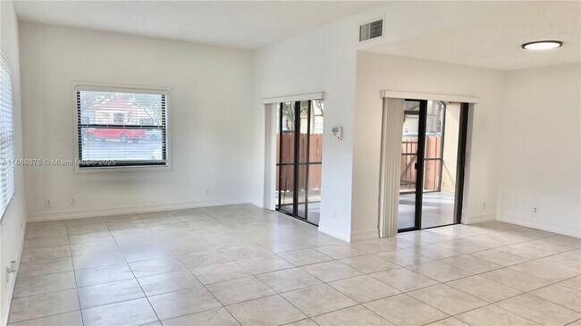 Building Photo - 501 Racquet Club Rd