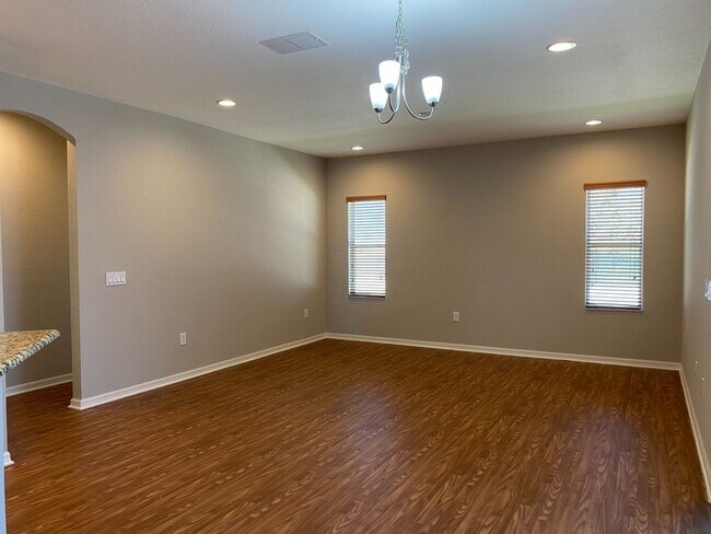 Building Photo - 481 Pheasant Dr