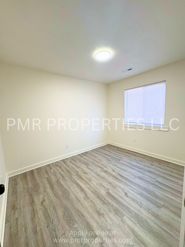 Building Photo - 3 Bedrooms/2 Bathroom House