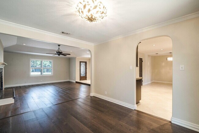 Building Photo - 3215 Sesbania Dr