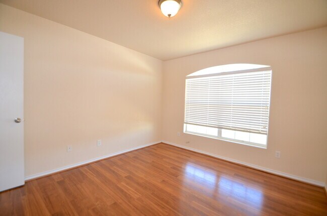 Building Photo - 2408 Ryan Dr