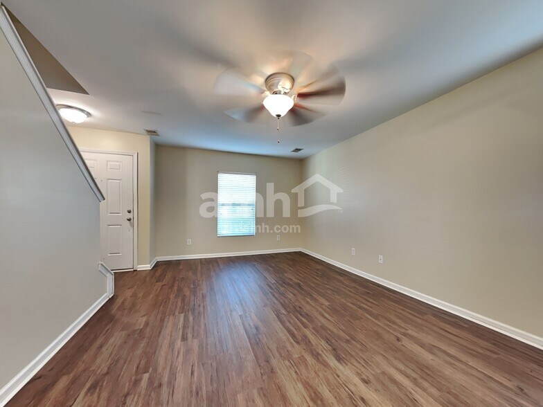Building Photo - 409 Lakewind Dr