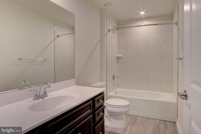 Building Photo - 2506 EMBER Ln