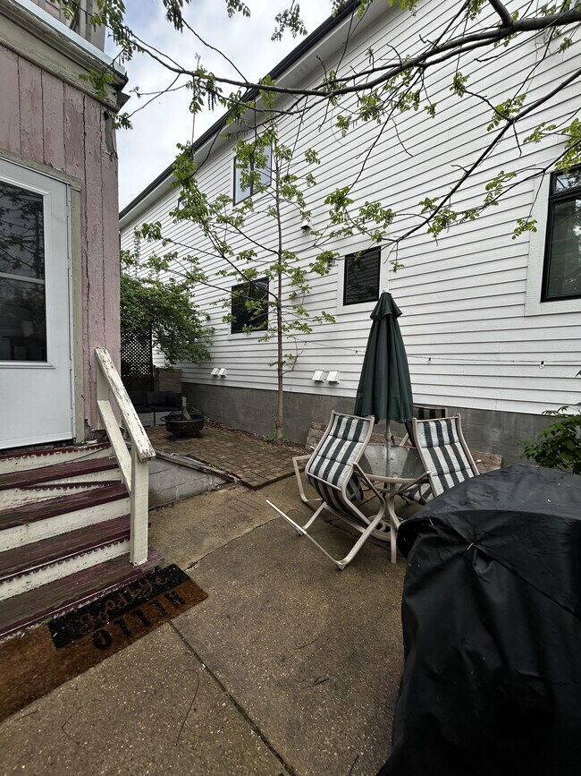 Building Photo - 1754 N Astor St