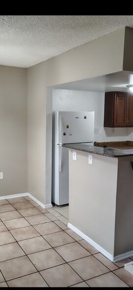 Building Photo - 1400 Holden Ave