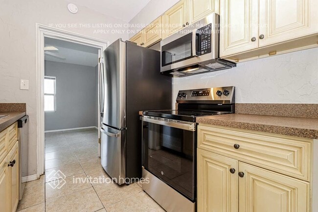 Building Photo - 4059 28th Ave N