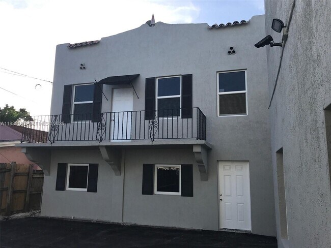 Building Photo - 1700 NW 22nd Ct