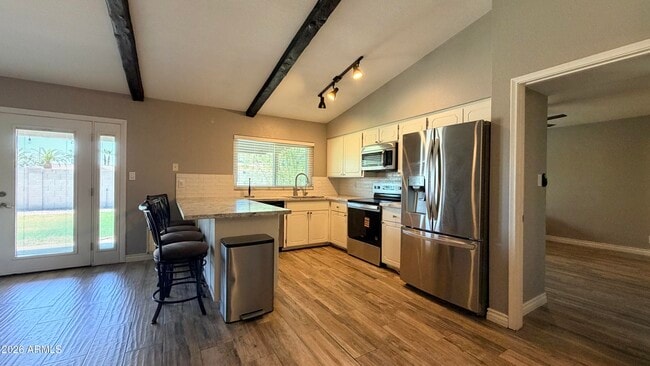 Building Photo - 2303 S Cottonwood Dr