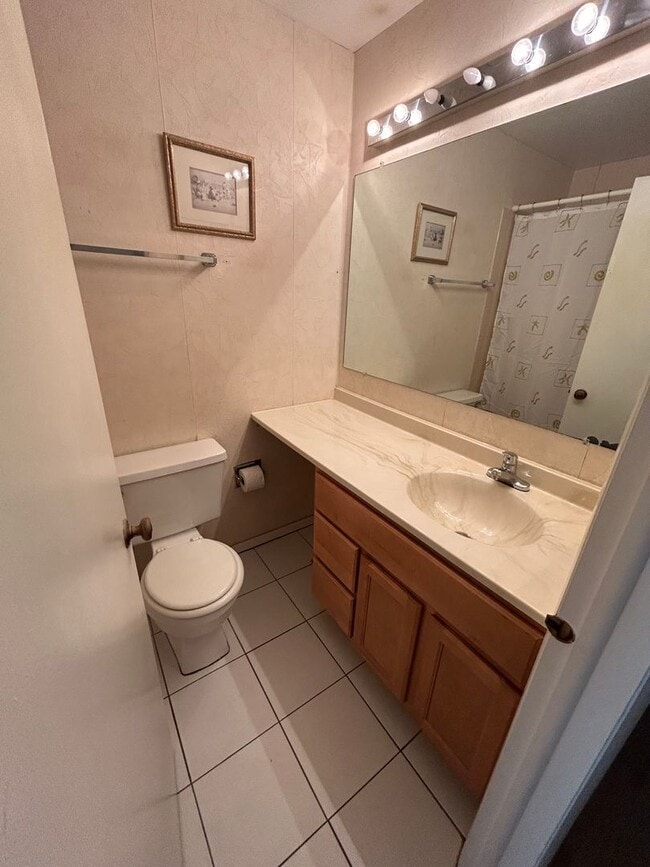 Building Photo - Willowbend 2BR 2BA, 1CGar
