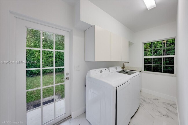 Building Photo - 52 Camden Dr