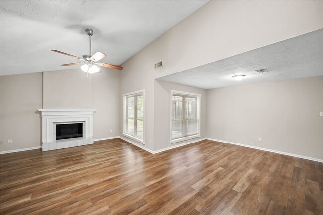 Building Photo - 1606 Stone Lake Dr