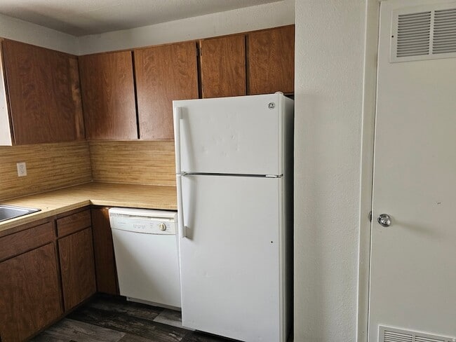 Building Photo - 205 N 400 W