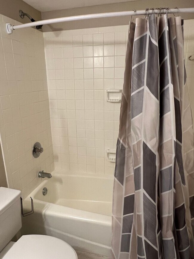 Building Photo - Unfurnished First Floor 3BR Condo in Sea Pines, Near Harbour Town!