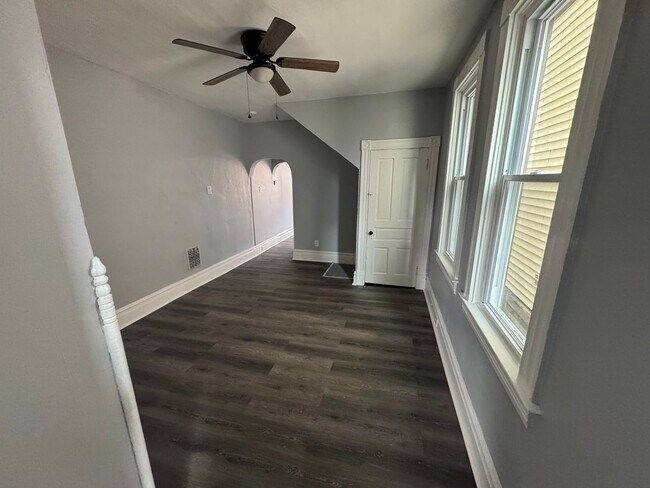 Building Photo - Renovated 3/1 Duplex In The Heart Of Pitcairn!! Available Now!