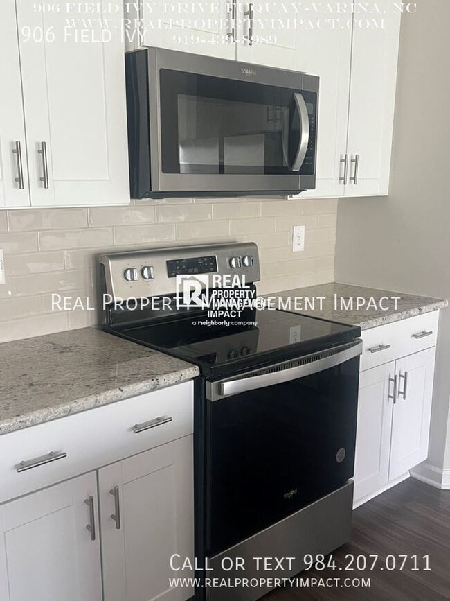 Building Photo - 906 Field Ivy Dr