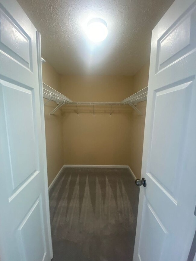 Building Photo - Spacious 4Bed/2Ba in a Peaceful Cul-de-Sac...