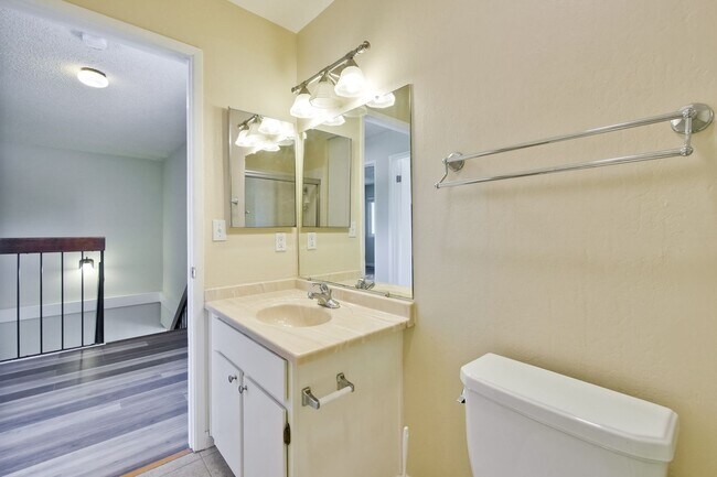 Building Photo - Beautiful 3 bedroom 2 bath Single Family Home $5200