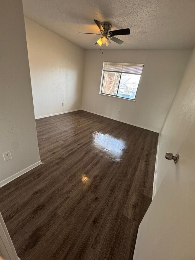 Building Photo - 2320 Montclair Cir