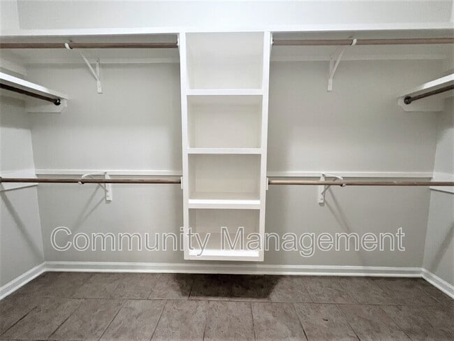 Building Photo - 40320 Creekway Cove Ct