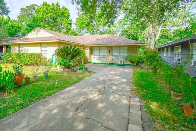 Primary Photo - 10302 Woodwind Dr
