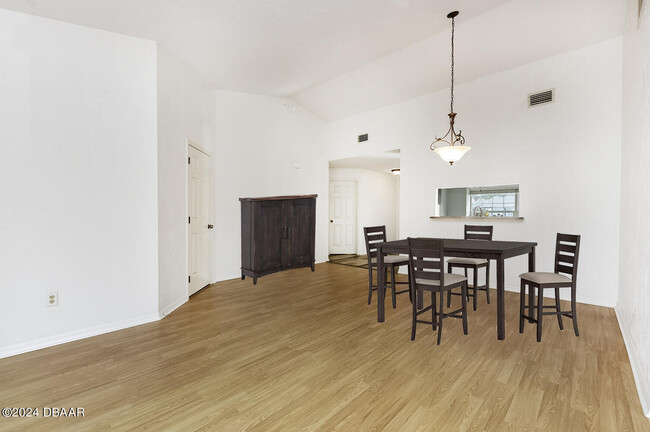 Building Photo - 145 Riverwalk Ct