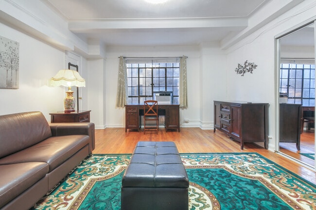 Primary Photo - 10 Park Ave
