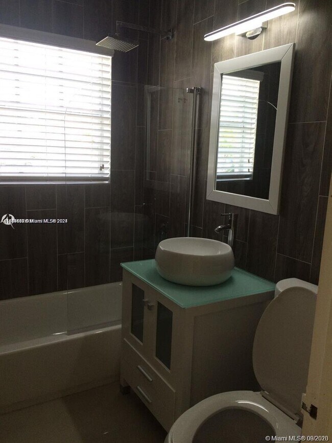 Building Photo - 2031 Jackson Street Apt #2, Hollywood, FL ...