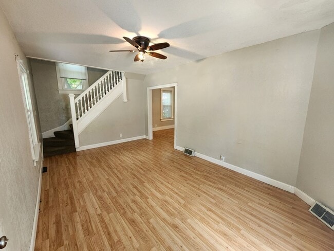 Building Photo - Furnished 3 Bedroom, 1 Bathroom