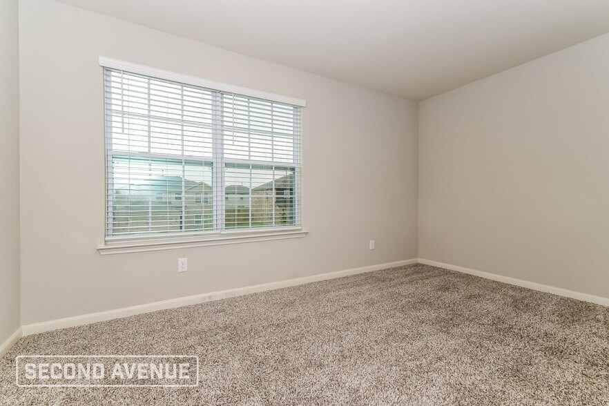 Building Photo - 2100 Jeanine Dr