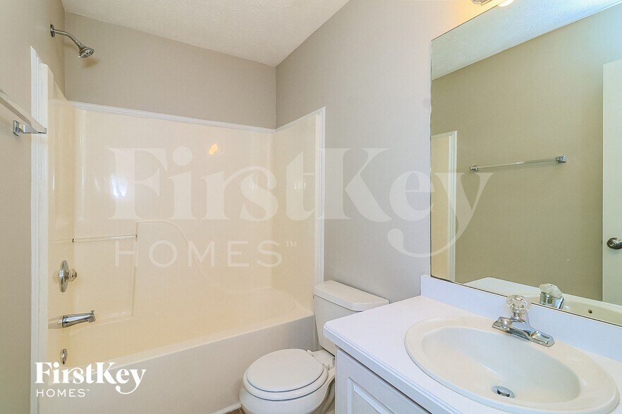 Building Photo - 640 Alcovy Springs Dr SE