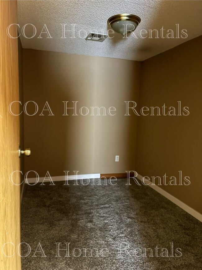 Building Photo - Spring Ave