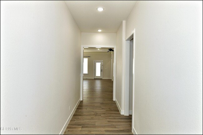 Building Photo - 13868 Paseo Perlas Dr