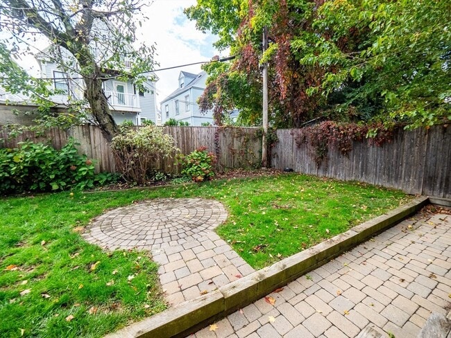 Building Photo - 24 Hall St