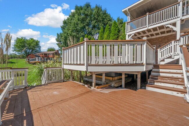 Building Photo - 944 Sable Dr