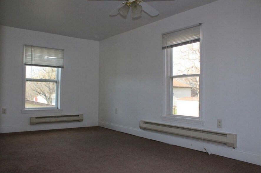 Building Photo - 6 S Main St