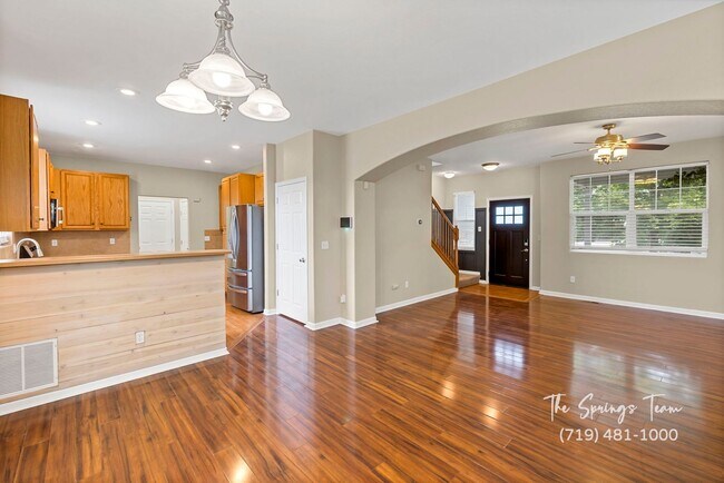 Building Photo - CHARMING, RECENTLY REMODELED 3BD HOME w/ E...