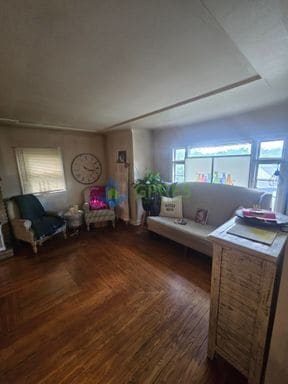 Building Photo - Spacious 2-story house 4-Bedroom house