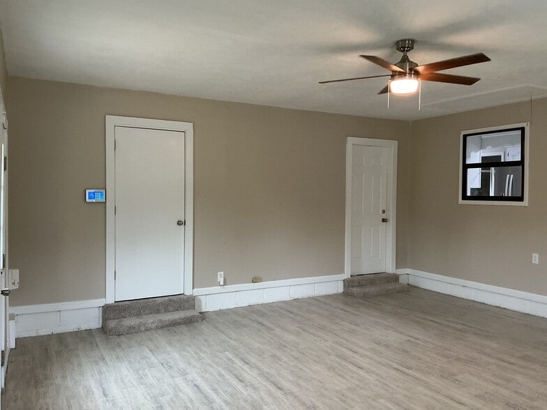 Building Photo - 316 W University Pky