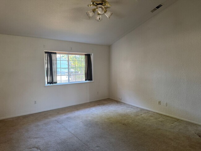Building Photo - 167 Via Mission Dr