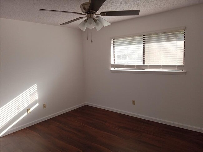 Building Photo - 12900 Hymeadow Dr