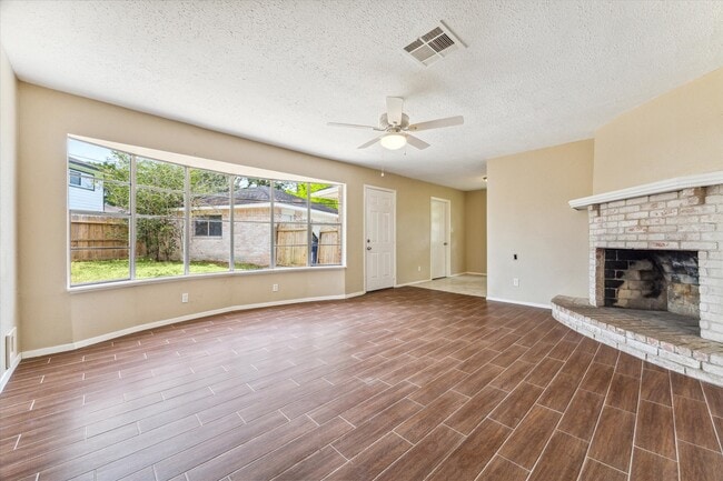 Building Photo - 503 Mary Ann Dr