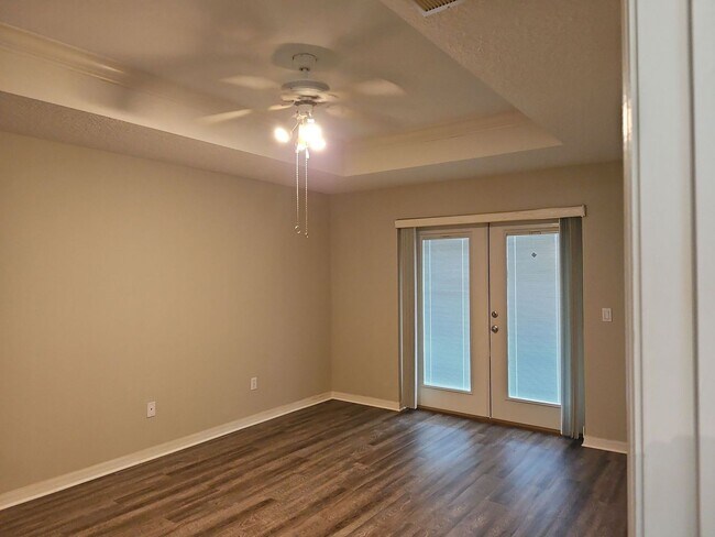 Building Photo - Beautiful 3-Bedroom, 2 bath Home with Screened Porch & Lawn CAre Included