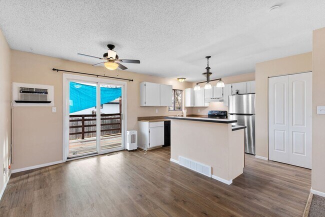 Building Photo - Spacious 2 Bedroom, 1.5 Bath Townhome in Greeley!