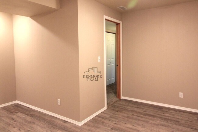 Building Photo - 4 Bedroom, 3 Bath Home in South Kennewick