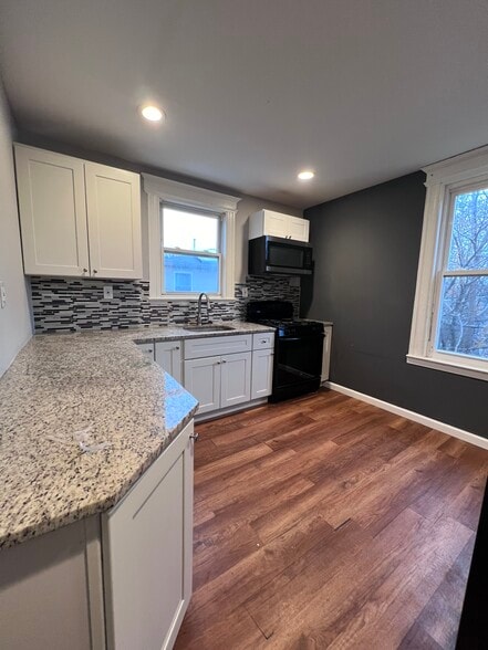 Building Photo - 29 Hilton St