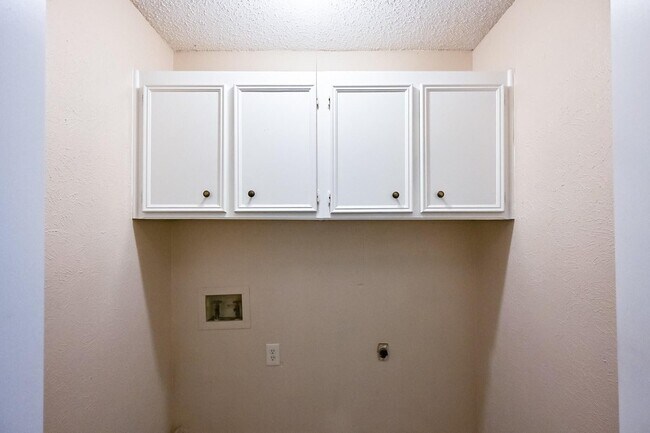 Building Photo - 2704 St George Pl