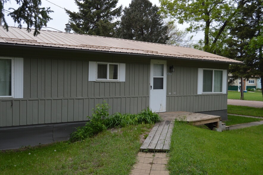 Building Photo - 3537 School Dr