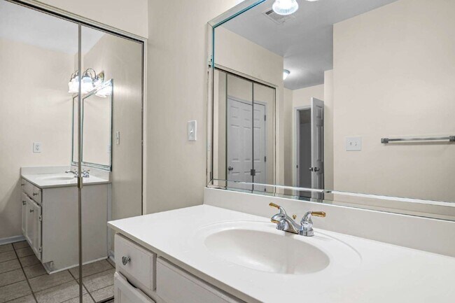 Building Photo - 3115 Pine Heights Dr NE