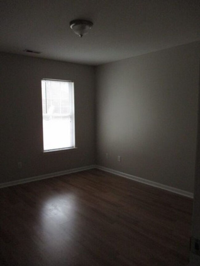 Building Photo - 112 Live Oak Ct