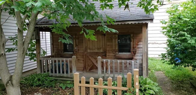 Building Photo - 2119 Waterbury Rd